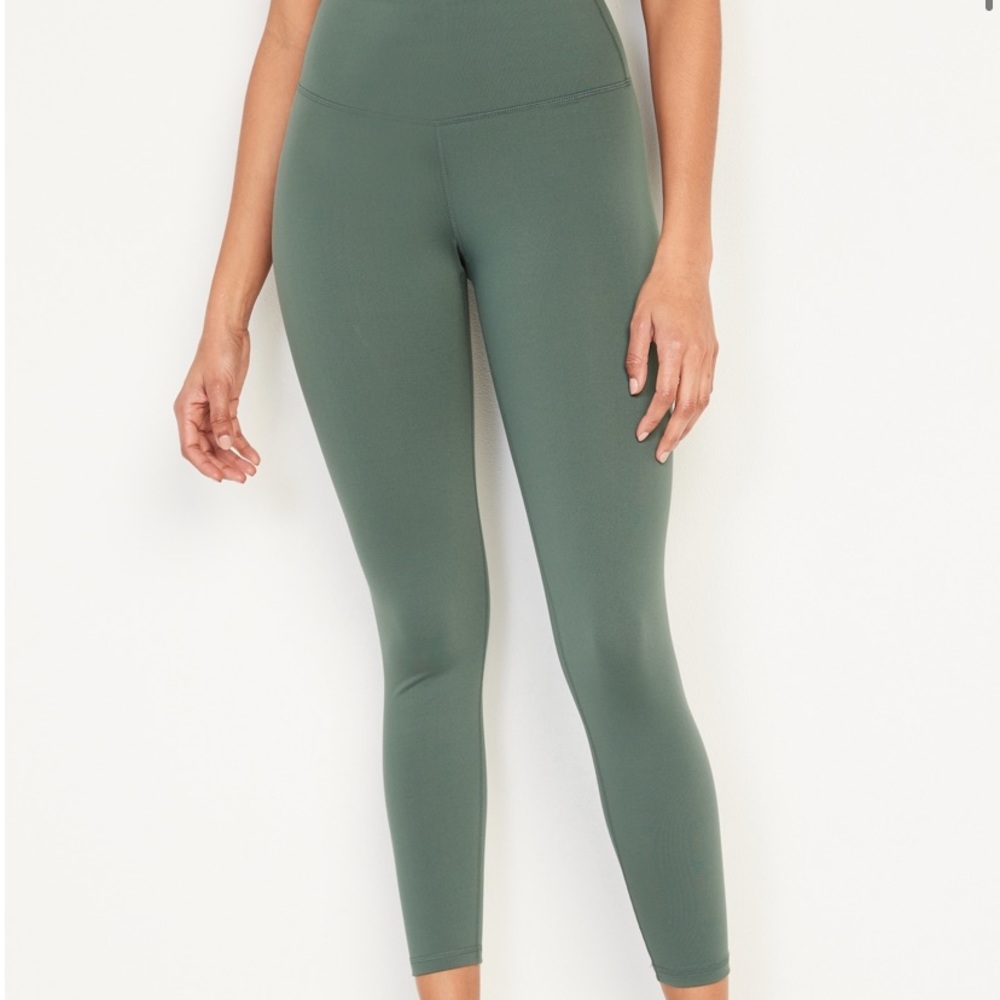Green Old Navy leggings